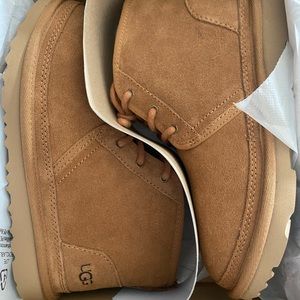 UGGS kids Neumel size 4 chestnut